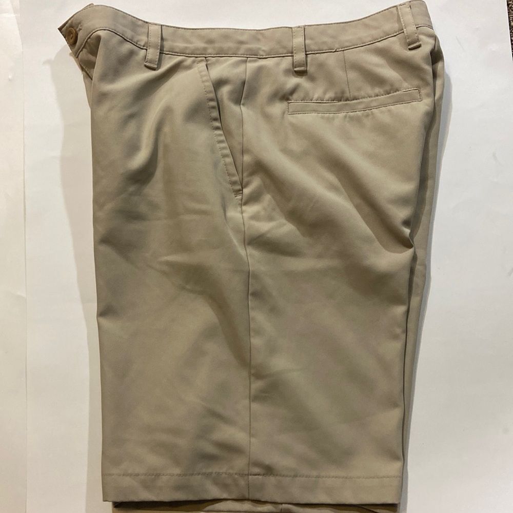 10/$50 IZOD GOLF CREAM MEN SHORTS SIZE 32